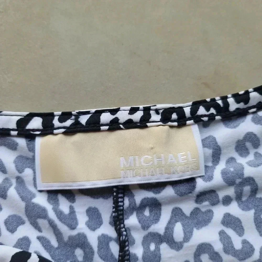Michael Kors White Black Cheetah Leopard VNeck Tunic Shirt Stretch Bell Sleeve M - Picture 4 of 10